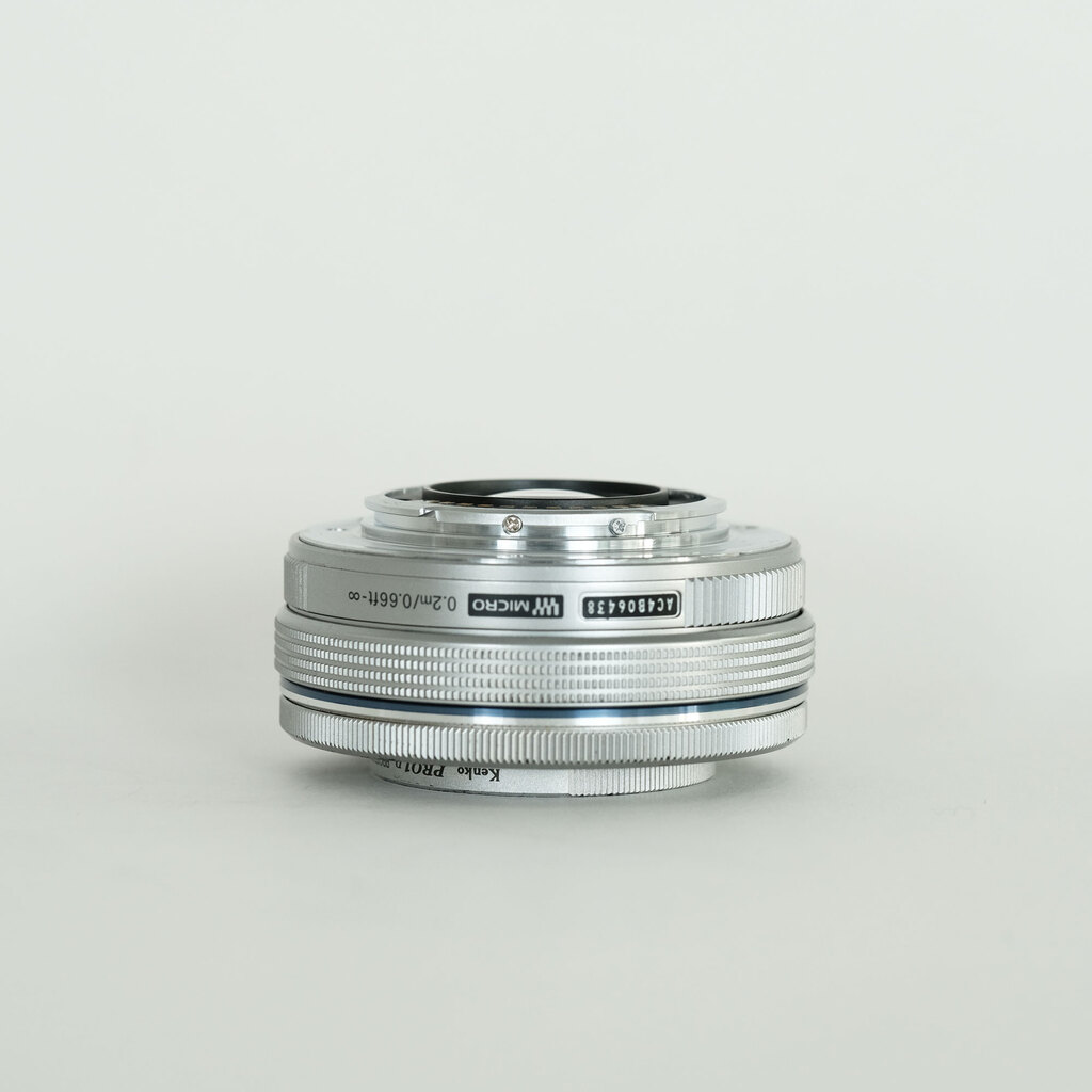 【明日で終了、ほぼ新品】OLYMPUS M.ZUIKO 14-42mm シルバー OLYMPUS M.ZUIKO DIGITAL 14-42mm F3.5-5.6IIR シルバーの出品