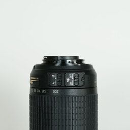 Nikon AF-S DX VR Zoom-Nikkor 55-200mm F4-5.6G IF-ED Nikon AF-S DX VR Zoom-Nikkor 55-200mm F4-5.6G IF-ED