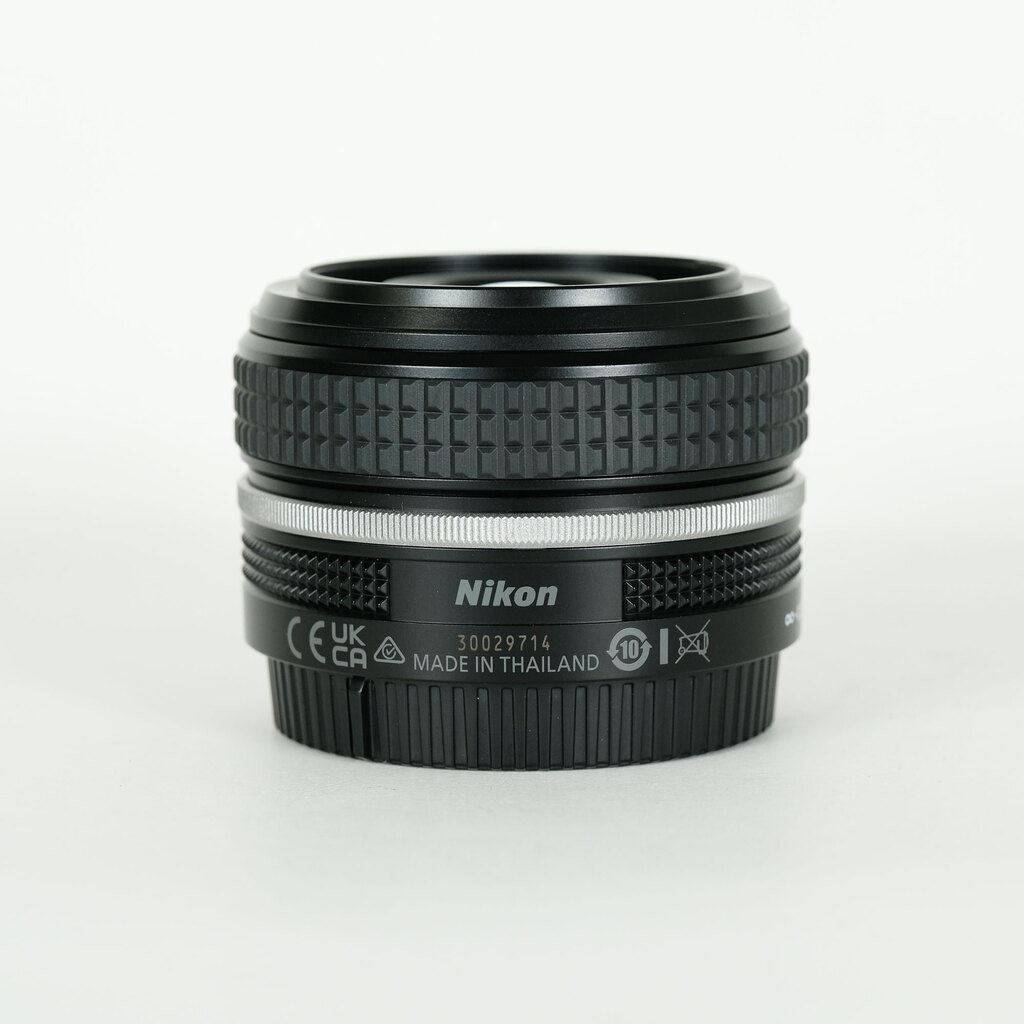 Nikon NIKKOR Z 40mm f/2 Nikon NIKKOR Z 40mm f/2