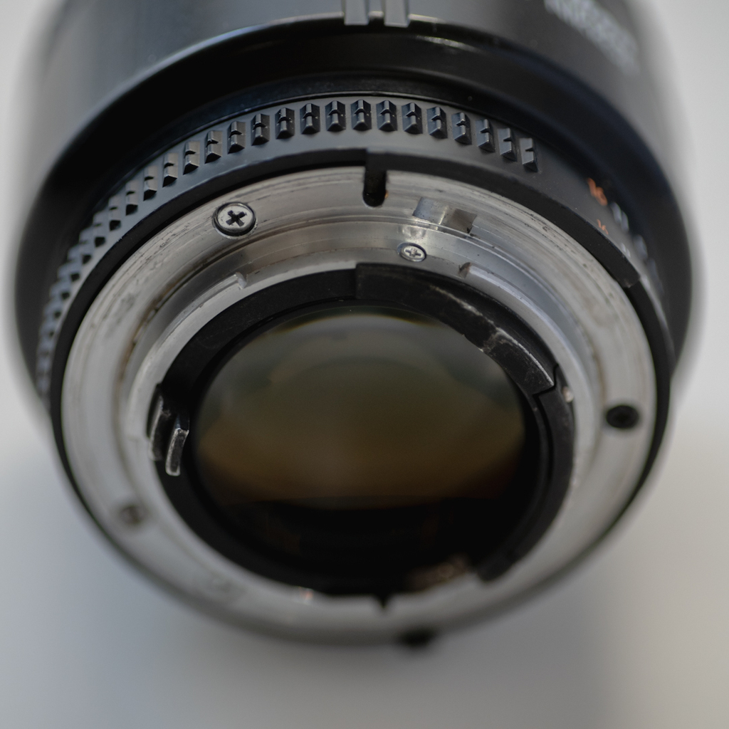 Nikon Ai AF Nikkor 85mm f/1.8D Nikon Ai AF Nikkor 85mm f/1.8D