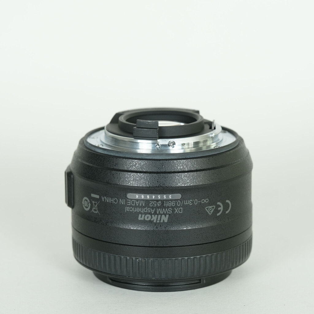 Nikon AF-S DX NIKKOR 35mm f/1.8G Nikon AF-S DX NIKKOR 35mm f/1.8G