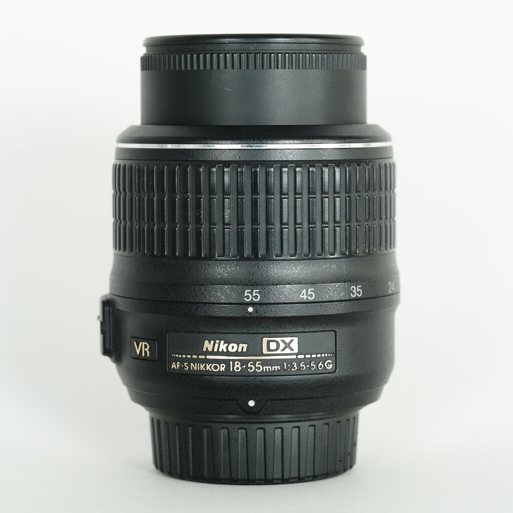 Nikon AF-S DX NIKKOR 18-55mm F3.5-5.6 G VR Nikon AF-S DX NIKKOR 18-55mm F3.5-5.6 G VR
