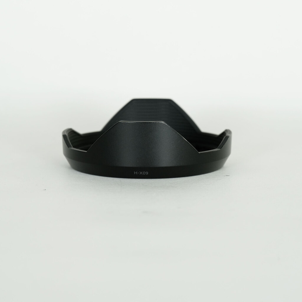 Panasonic LEICA DG SUMMILUX 9mm / F1.7 ASPH. Panasonic LEICA DG SUMMILUX 9mm / F1.7 ASPH.