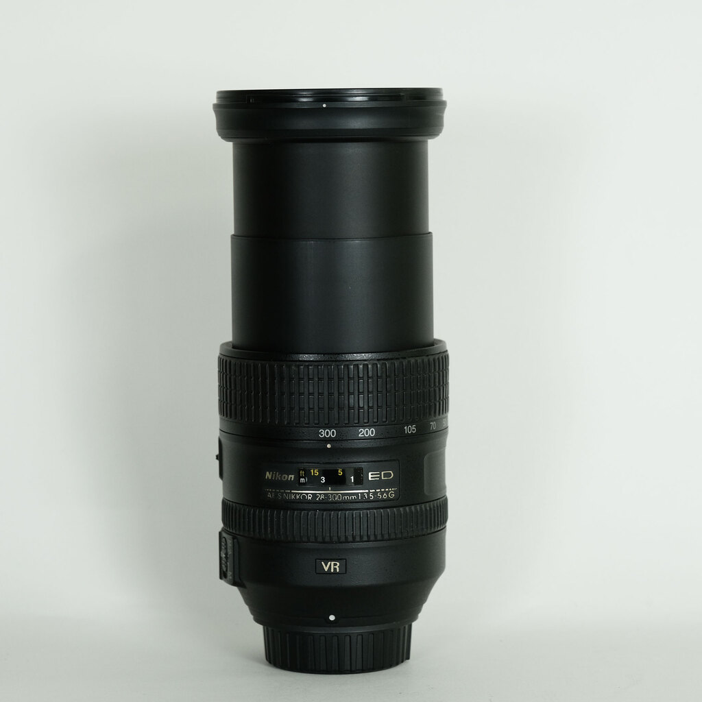 Nikon AF-S NIKKOR 28-300mm f/3.5-5.6G ED VR Nikon AF-S NIKKOR 28-300mm f/3.5-5.6G ED VR
