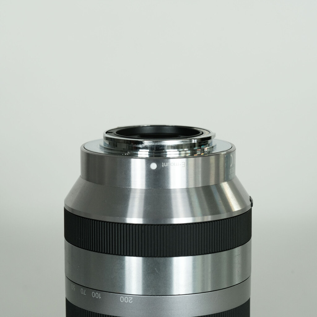SONY E18-200mm F3.5-6.3 OSS SEL18200