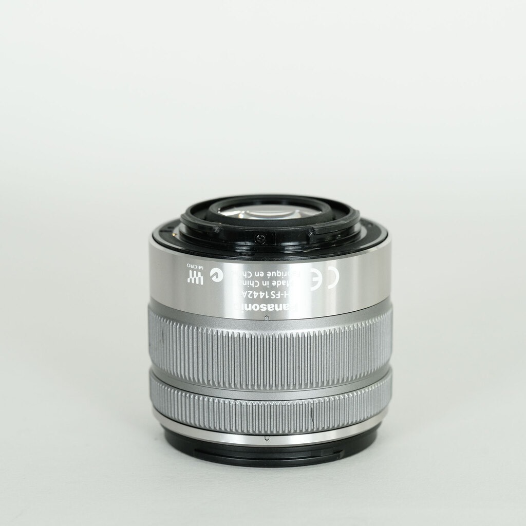 Panasonic LUMIX G VARIO 14-42mm F3.5-5.6II ASPH. MEGA O.I.S.  シルバー    H-FS1442A-S Panasonic LUMIX G VARIO 14-42mm F3.5-5.6II ASPH. MEGA O.I.S.  シルバー    H-FS1442A-S