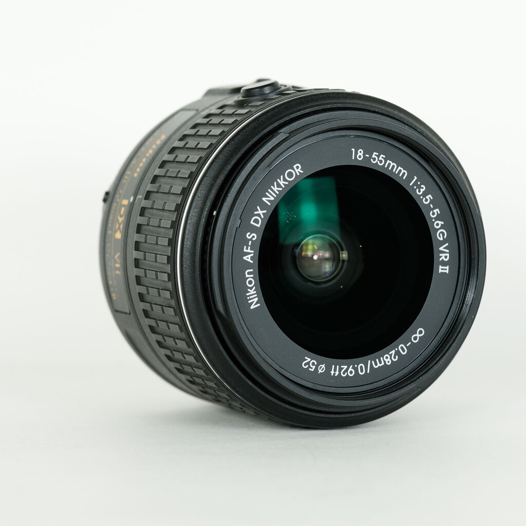 Nikon AF-S DX NIKKOR 18-55mm f3.5-5.6G VR II Nikon AF-S DX NIKKOR 18-55mm f3.5-5.6G VR II