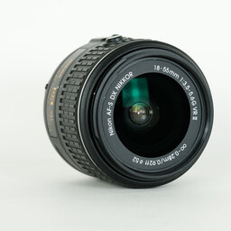 Nikon AF-S DX NIKKOR 18-55mm f3.5-5.6G VR II Nikon AF-S DX NIKKOR 18-55mm f3.5-5.6G VR II