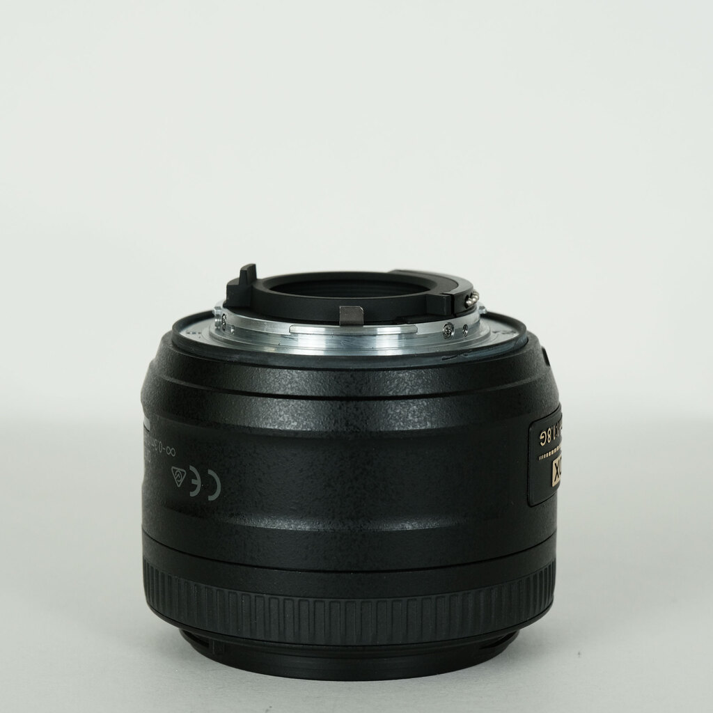 Nikon AF-S DX NIKKOR 35mm f/1.8G Nikon AF-S DX NIKKOR 35mm f/1.8G