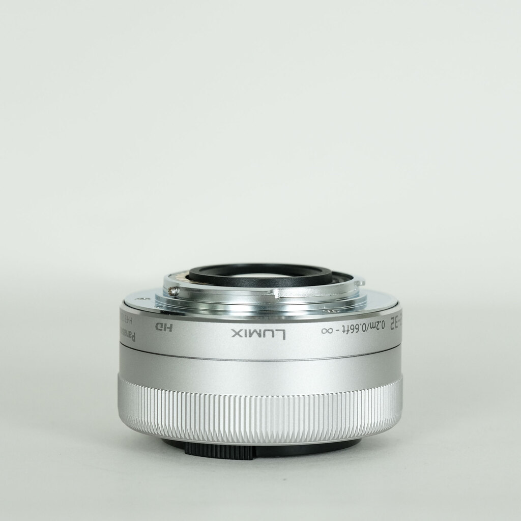 Panasonic LUMIX G VARIO 12-32mm / F3.5-5.6 ASPH. / MEGA O.I.S. Panasonic LUMIX G VARIO 12-32mm / F3.5-5.6 ASPH. / MEGA O.I.S.