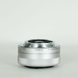 Panasonic LUMIX G VARIO 12-32mm / F3.5-5.6 ASPH. / MEGA O.I.S. Panasonic LUMIX G VARIO 12-32mm / F3.5-5.6 ASPH. / MEGA O.I.S.