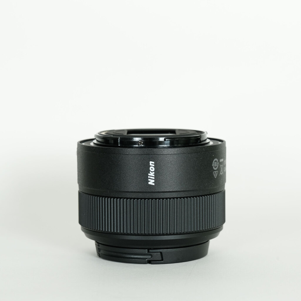 Nikon NIKKOR Z 40mm f/2 Nikon NIKKOR Z 40mm f/2