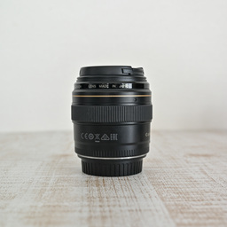 Canon EF85mm F1.8 USM Canon EF85mm F1.8 USM