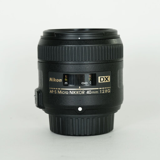 Nikon AF-S DX Micro NIKKOR 40mm f/2.8G Nikon AF-S DX Micro NIKKOR 40mm f/2.8G
