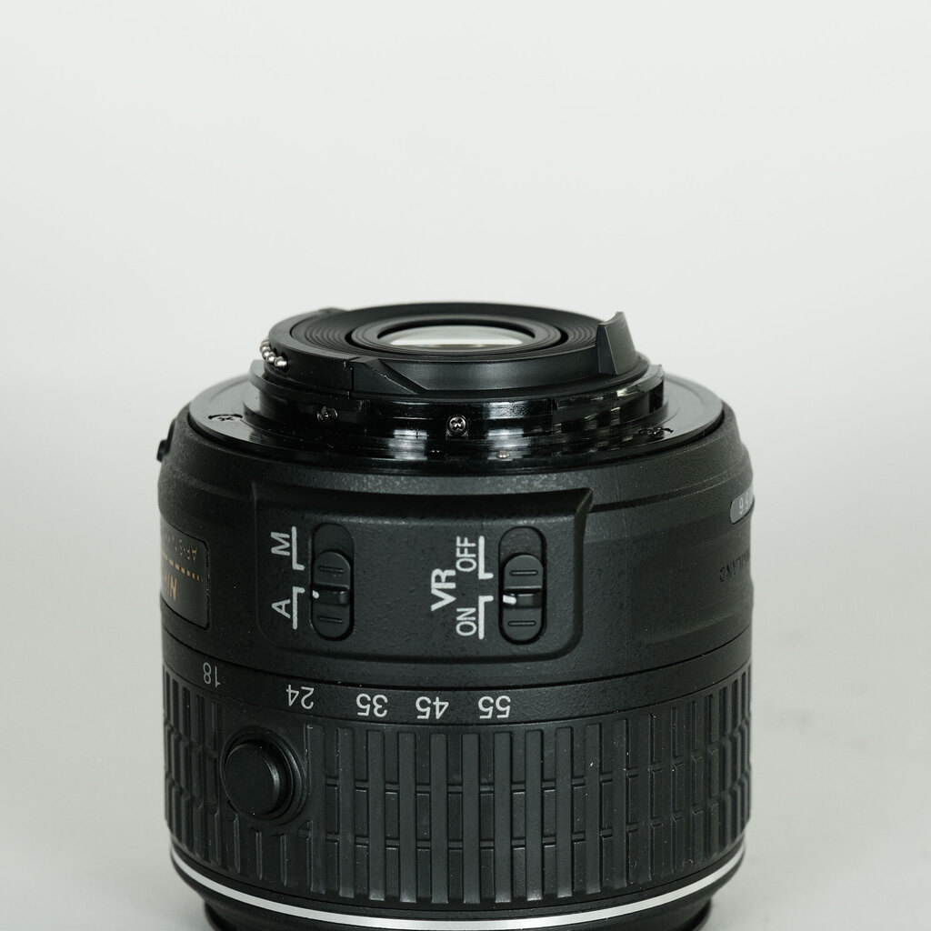 Nikon AF-S DX NIKKOR 18-55mm f3.5-5.6G VR II Nikon AF-S DX NIKKOR 18-55mm f3.5-5.6G VR II
