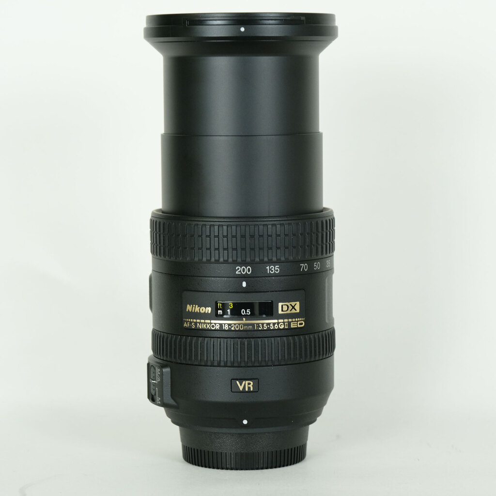 Nikon AF-S DX NIKKOR 18-200mm F3.5-5.6G ED VR II Nikon AF-S DX NIKKOR 18-200mm F3.5-5.6G ED VR II