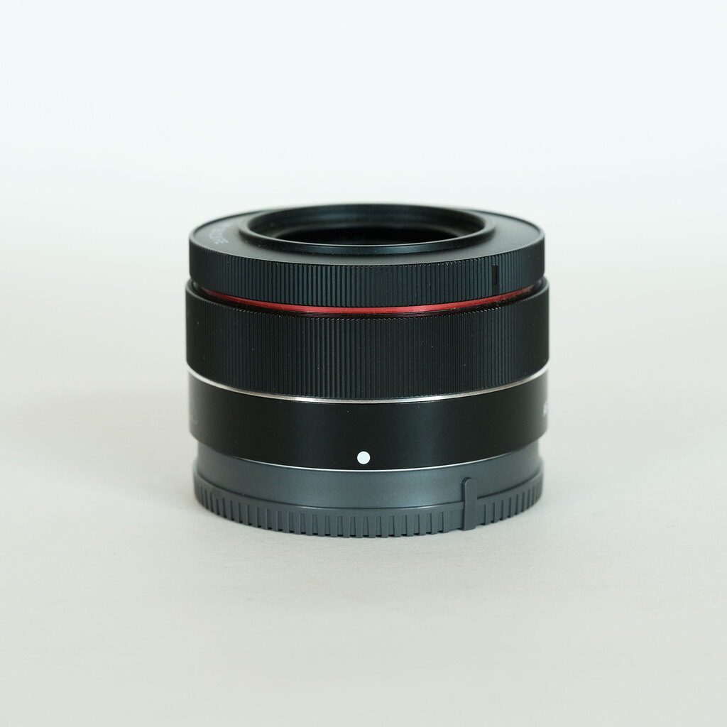 SAMYANG AF35mm f1.8 単焦点SONY Eマウント　美品 Amazon.co.jp: SAMYANG 単焦点広角レンズ AF 35mm F1.8 FE