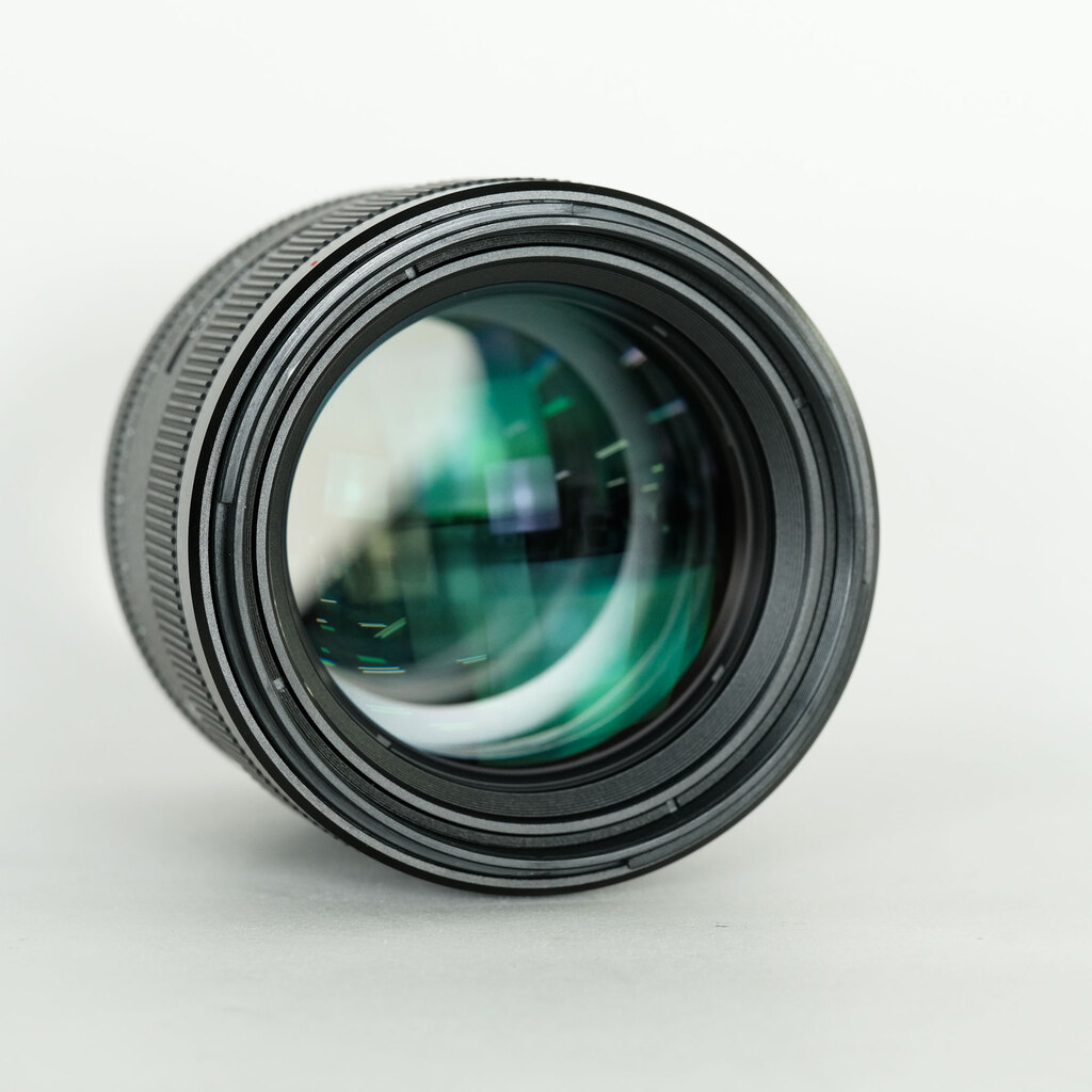 Sony FE 85mm GM レンズ ソニー、30万円のGマスター単焦点レンズ「FE 85mm F1.4 GM II