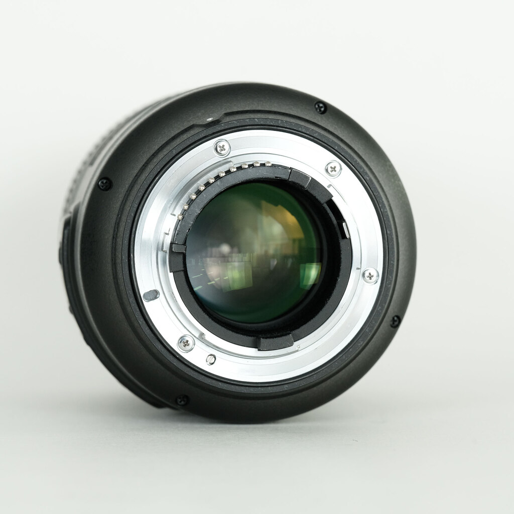 Nikon AF-S VR Micro-Nikkor 105mm f/2.8G IF-ED Nikon AF-S VR Micro-Nikkor 105mm f/2.8G IF-ED