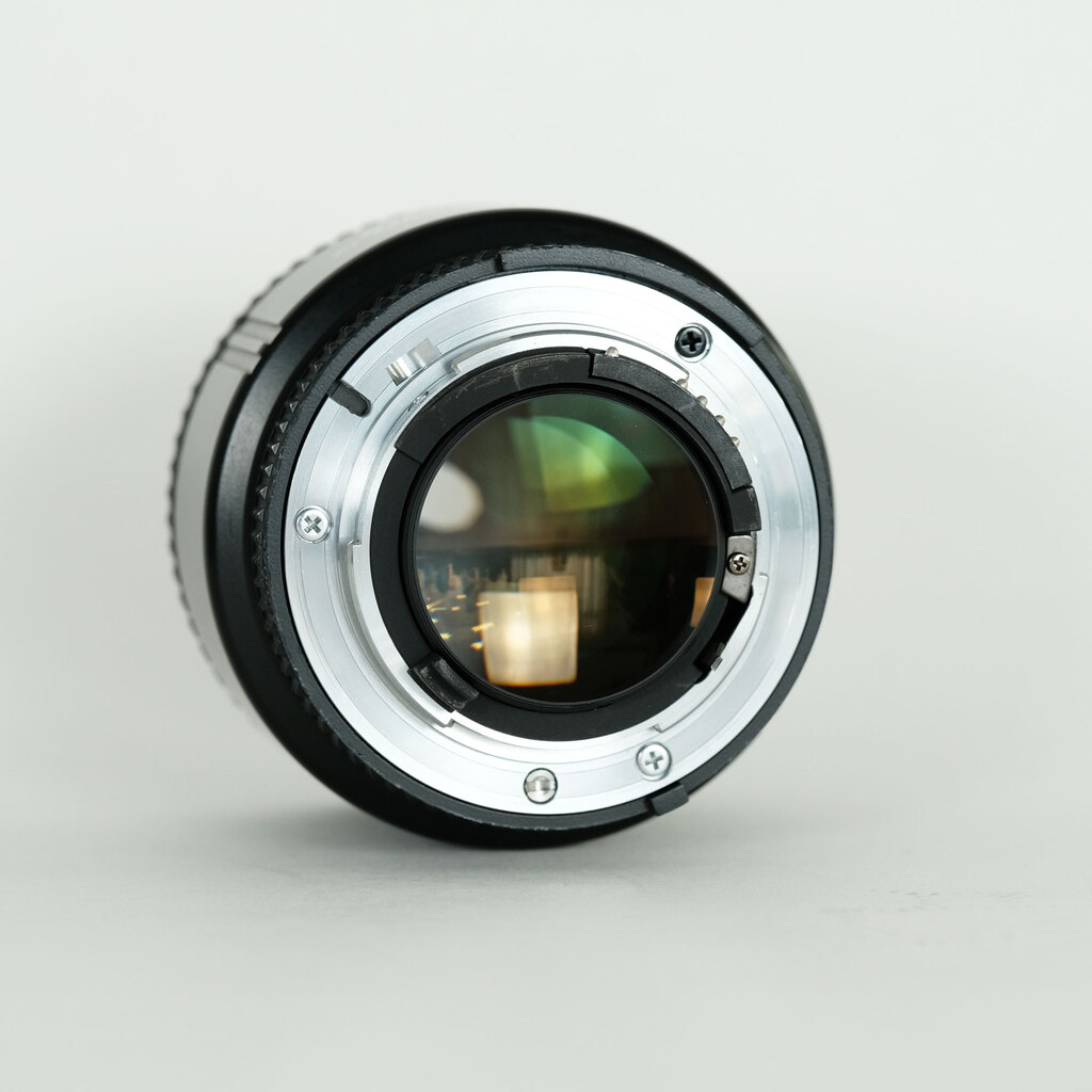 Nikon Ai AF Nikkor 85mm f/1.8Dの出品 | ONE SCENE（ワンシーン）