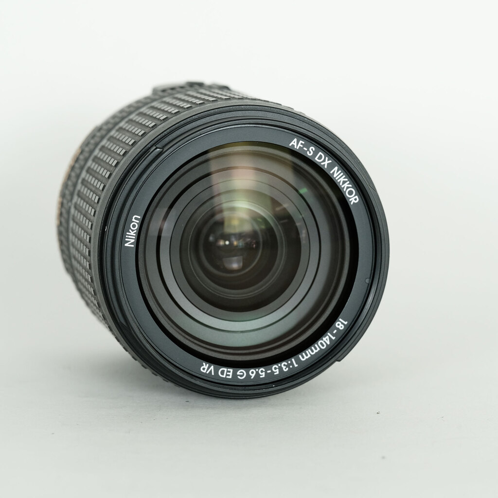 Nikon AF-S DX NIKKOR 18-140mm F3.5-5.6G ED VR Nikon AF-S DX NIKKOR 18-140mm F3.5-5.6G ED VR