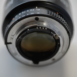 Nikon Ai AF Nikkor 85mm f/1.8D Nikon Ai AF Nikkor 85mm f/1.8D