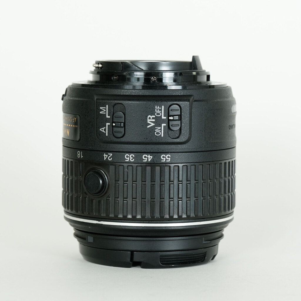 Nikon AF-S DX NIKKOR 18-55mm f3.5-5.6G VR II Nikon AF-S DX NIKKOR 18-55mm f3.5-5.6G VR II