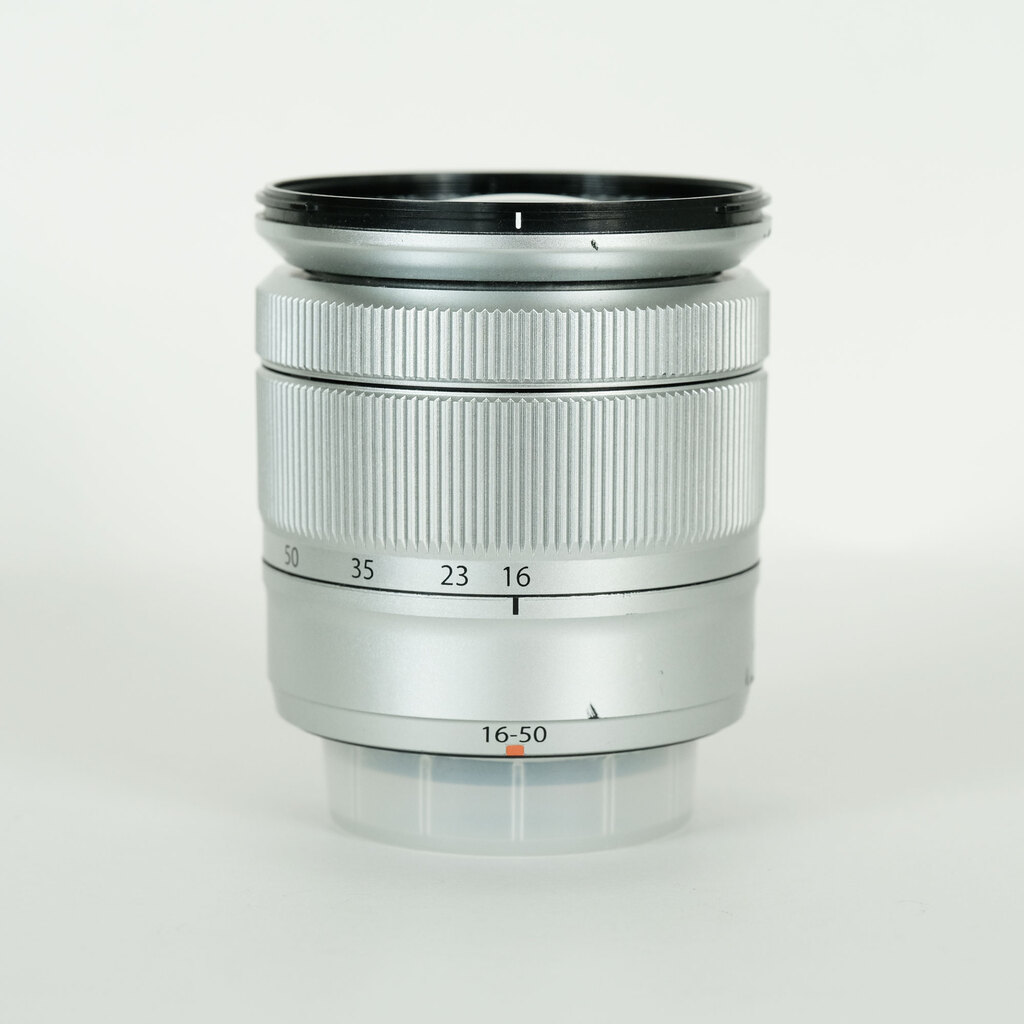 富士フイルム - フジXC16-50シルバー フジノンレンズ XC16-50mmF3.5-5.6 OIS [シルバー] 中古価格比較
