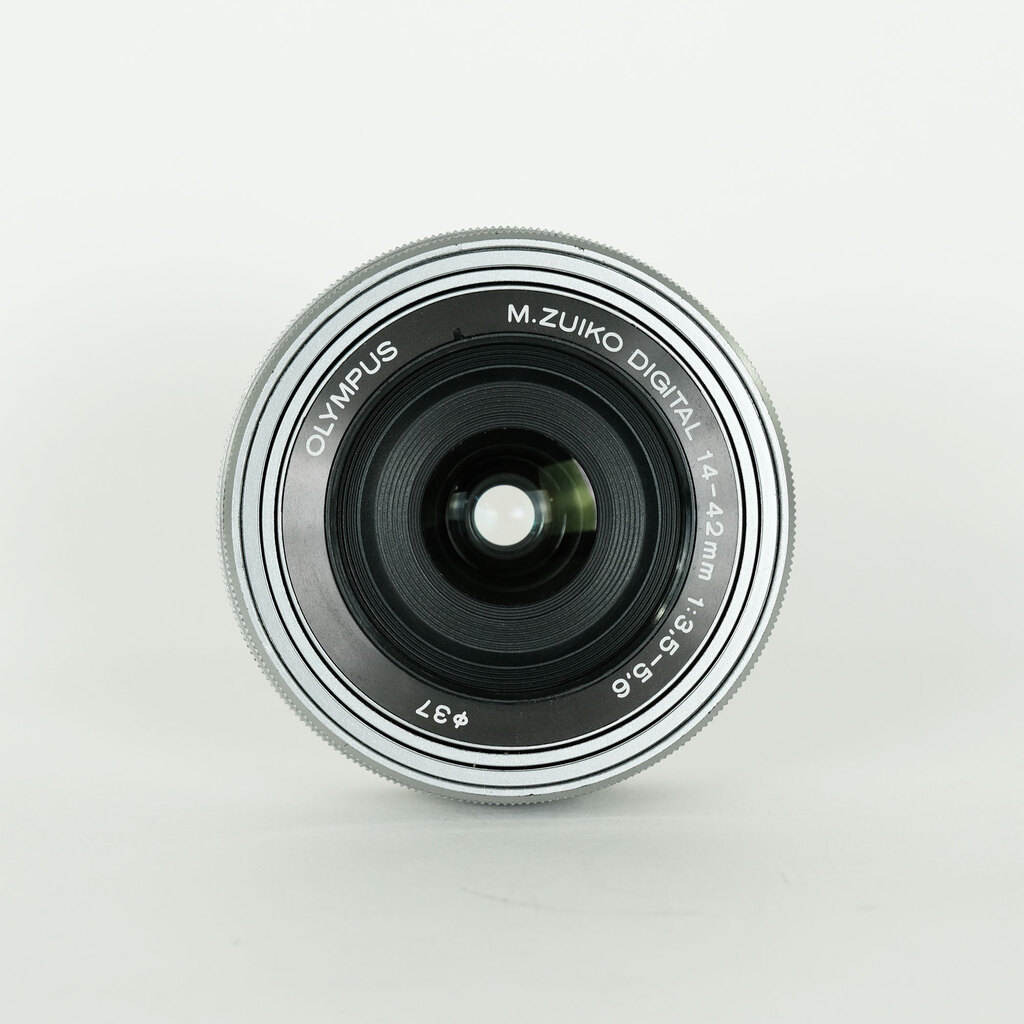 OLYMPUS M.ZUIKO DIGITAL ED 14-42mm F3.5-5.6 EZ シルバーの