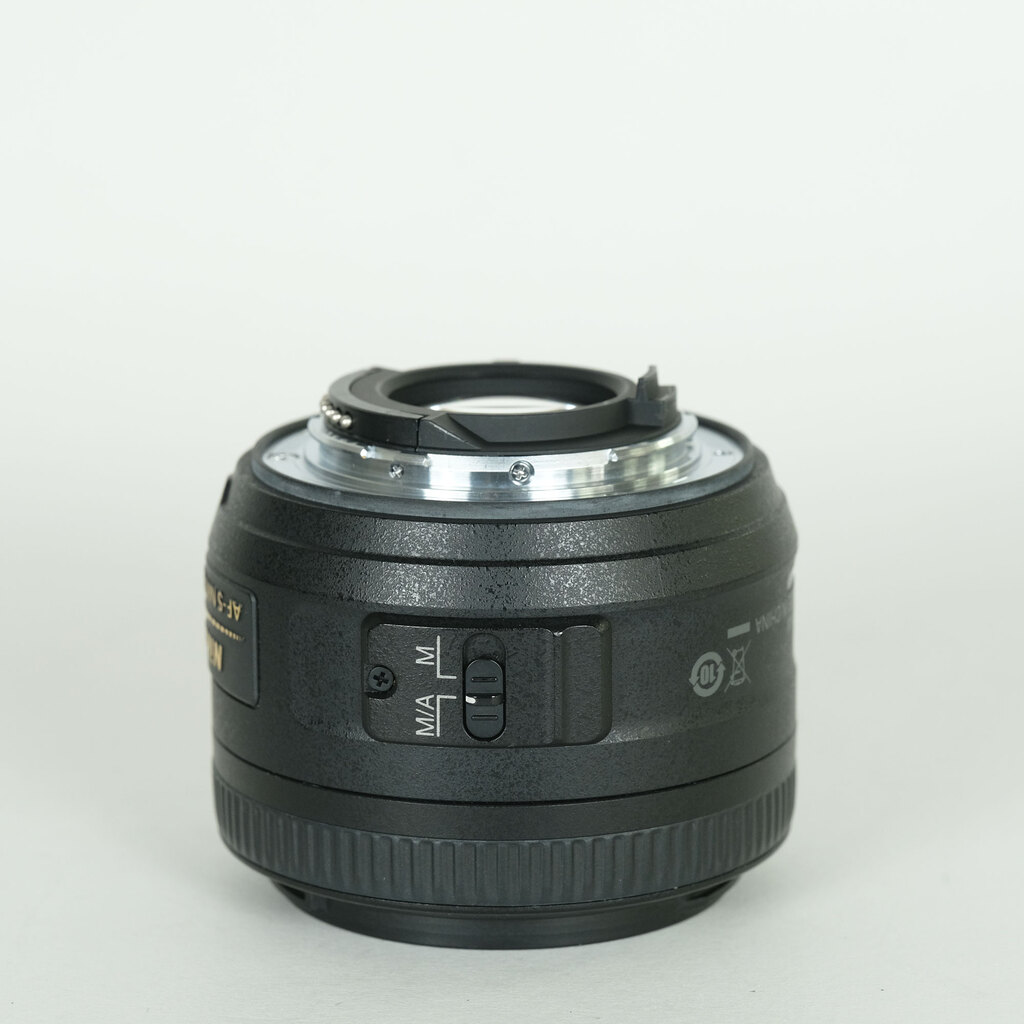 Nikon AF-S DX NIKKOR 35mm f/1.8G Nikon AF-S DX NIKKOR 35mm f/1.8G