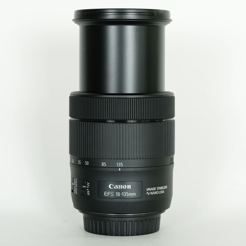 【一本で完結】美品　Canon　EF-S 18-135mm IS Amazon.co.jp: Canon 標準ズームレンズ EF-S18-135mm F3.5-5.6