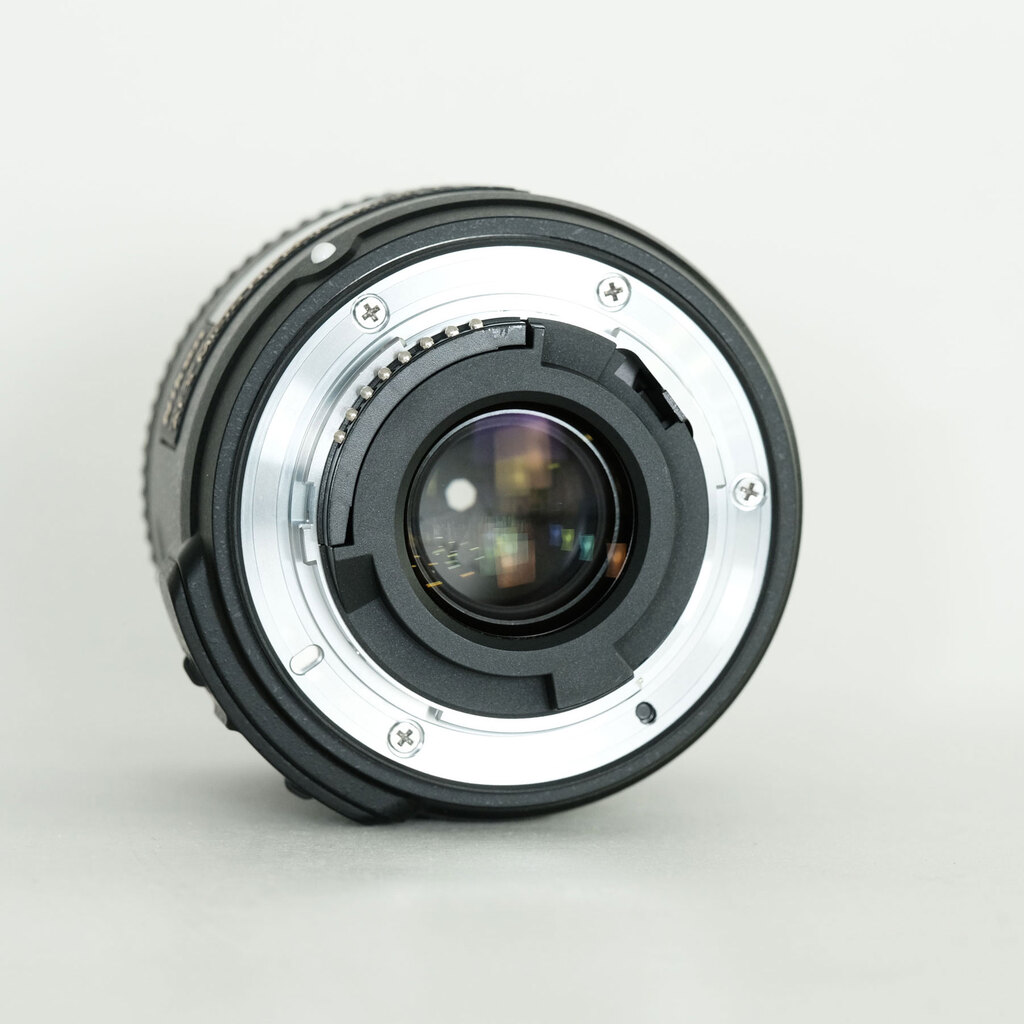 Nikon AF-S DX Micro NIKKOR 40mm f/2.8G Nikon AF-S DX Micro NIKKOR 40mm f/2.8G