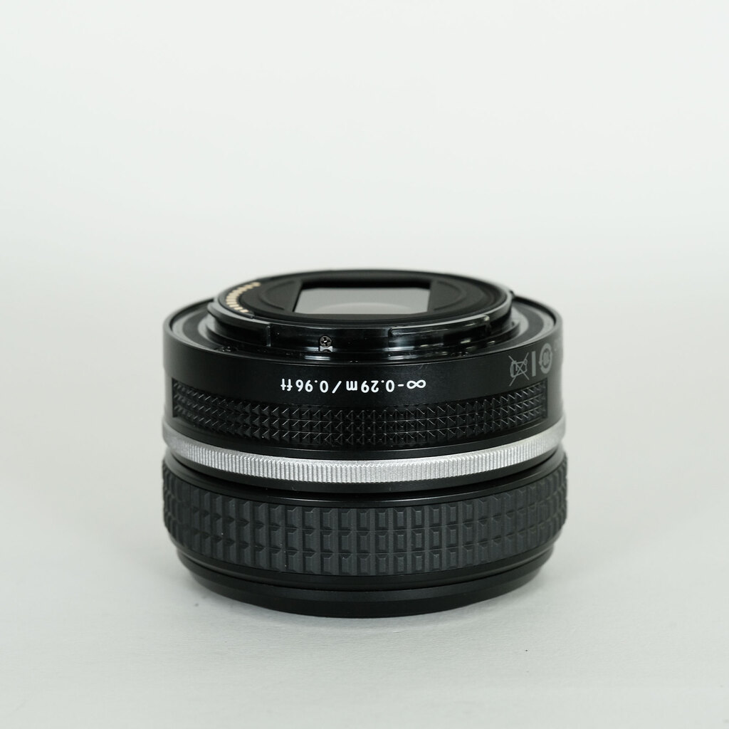 Nikon NIKKOR Z 40mm f/2 Nikon NIKKOR Z 40mm f/2