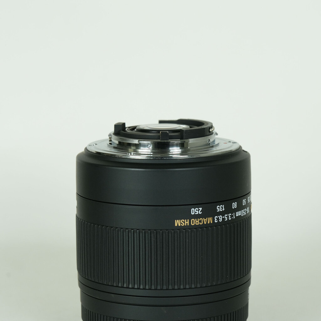 SIGMA 18-250mm F3.5-6.3 DC MACRO OS HSM (ニコンF用) SIGMA 18-250mm F3.5-6.3 DC MACRO OS HSM (ニコンF用)