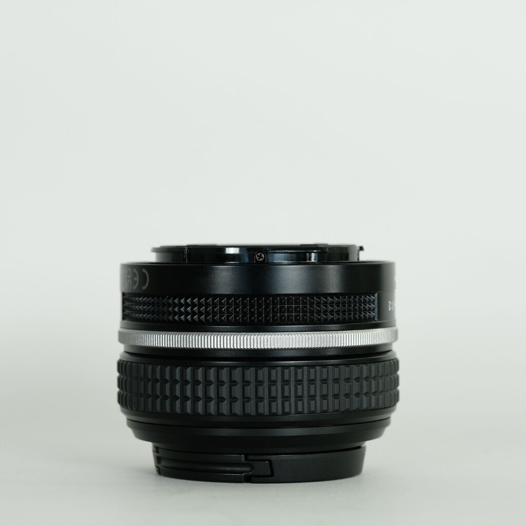 Nikon NIKKOR Z 40mm f/2 Nikon NIKKOR Z 40mm f/2