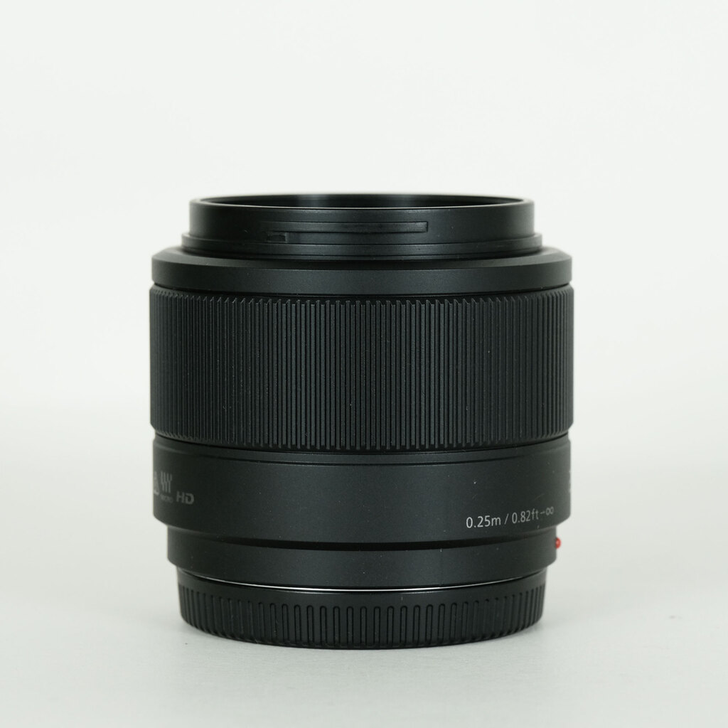 LUMIX G25mm F1.7 ほぼ未使用　完動美品　マイクロフォーサーズ マイクロフォーサーズでもこれだけボケる。「LUMIX G 25mm/F1.7