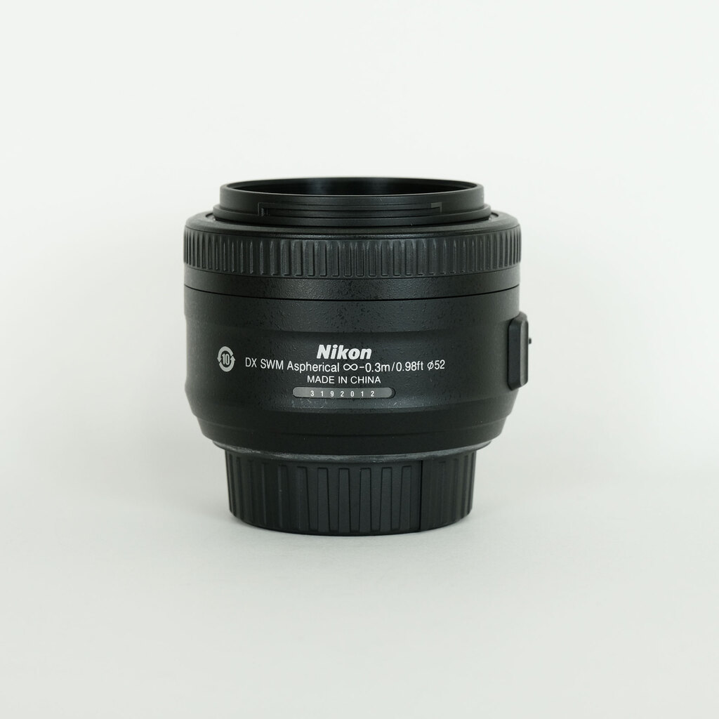Nikon AF-S DX NIKKOR 35mm f/1.8G Nikon AF-S DX NIKKOR 35mm f/1.8G