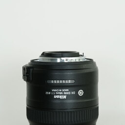 Nikon AF-S DX Micro NIKKOR 40mm f/2.8G Nikon AF-S DX Micro NIKKOR 40mm f/2.8G