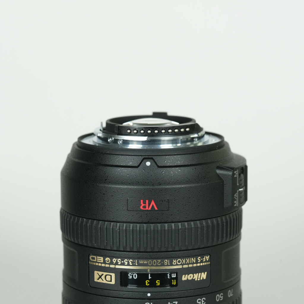 Nikon AF-S DX VR Zoom-Nikkor 18-200mm F3.5-5.6G IF-ED Nikon AF-S DX VR Zoom-Nikkor 18-200mm F3.5-5.6G IF-ED