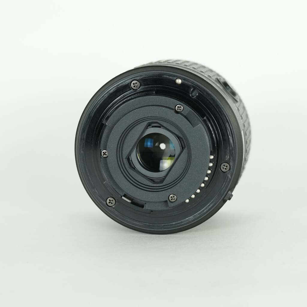 Nikon AF-S DX NIKKOR 18-55mm F3.5-5.6 G VR Nikon AF-S DX NIKKOR 18-55mm F3.5-5.6 G VR