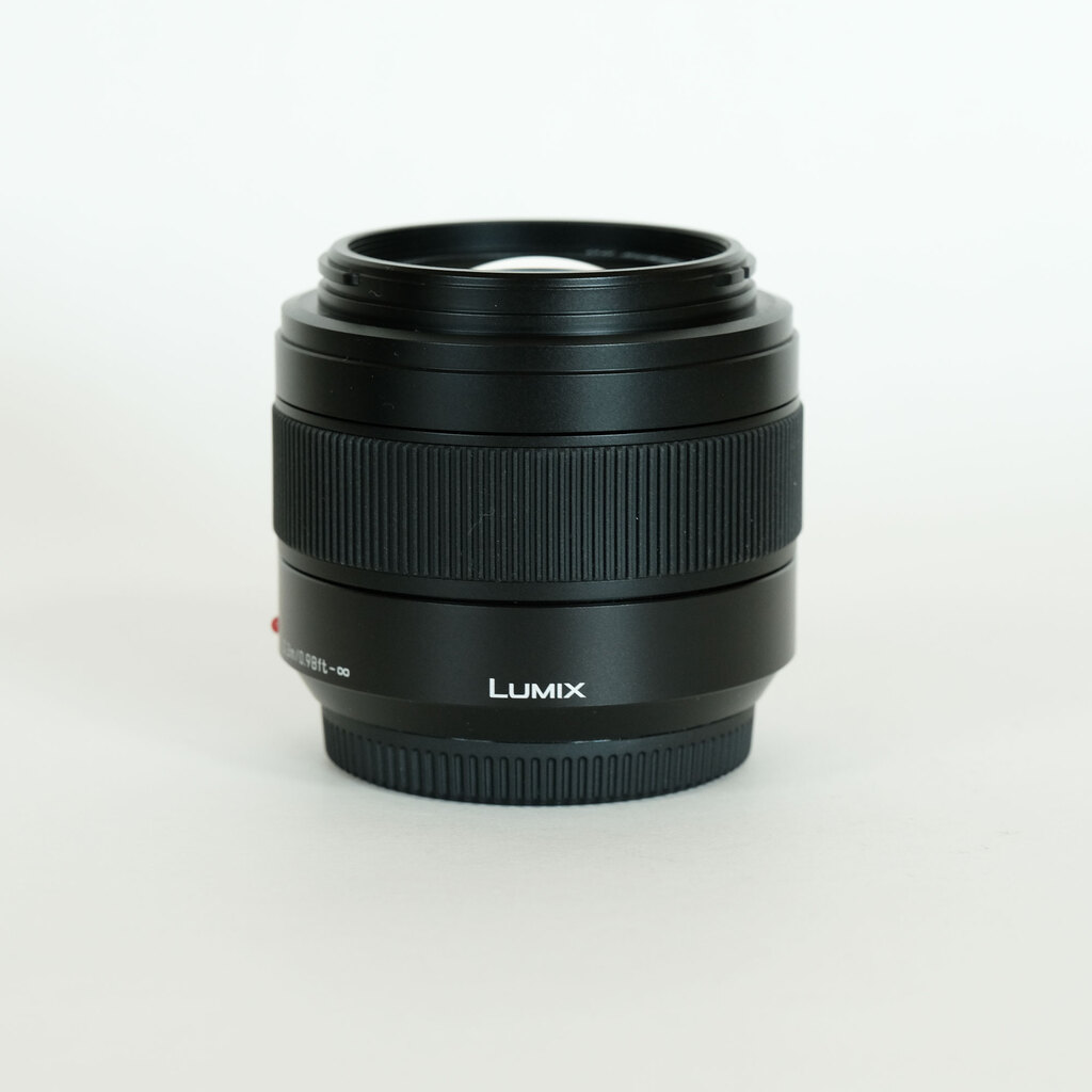 Panasonic LEICA DG SUMMILUX 25mm/F1.4 II ASPH. Panasonic LEICA DG SUMMILUX 25mm/F1.4 II ASPH.
