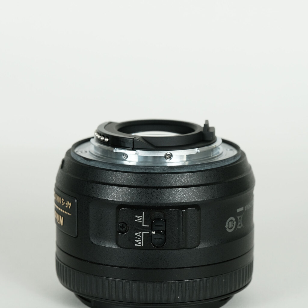 Nikon AF-S DX NIKKOR 35mm f/1.8G Nikon AF-S DX NIKKOR 35mm f/1.8G