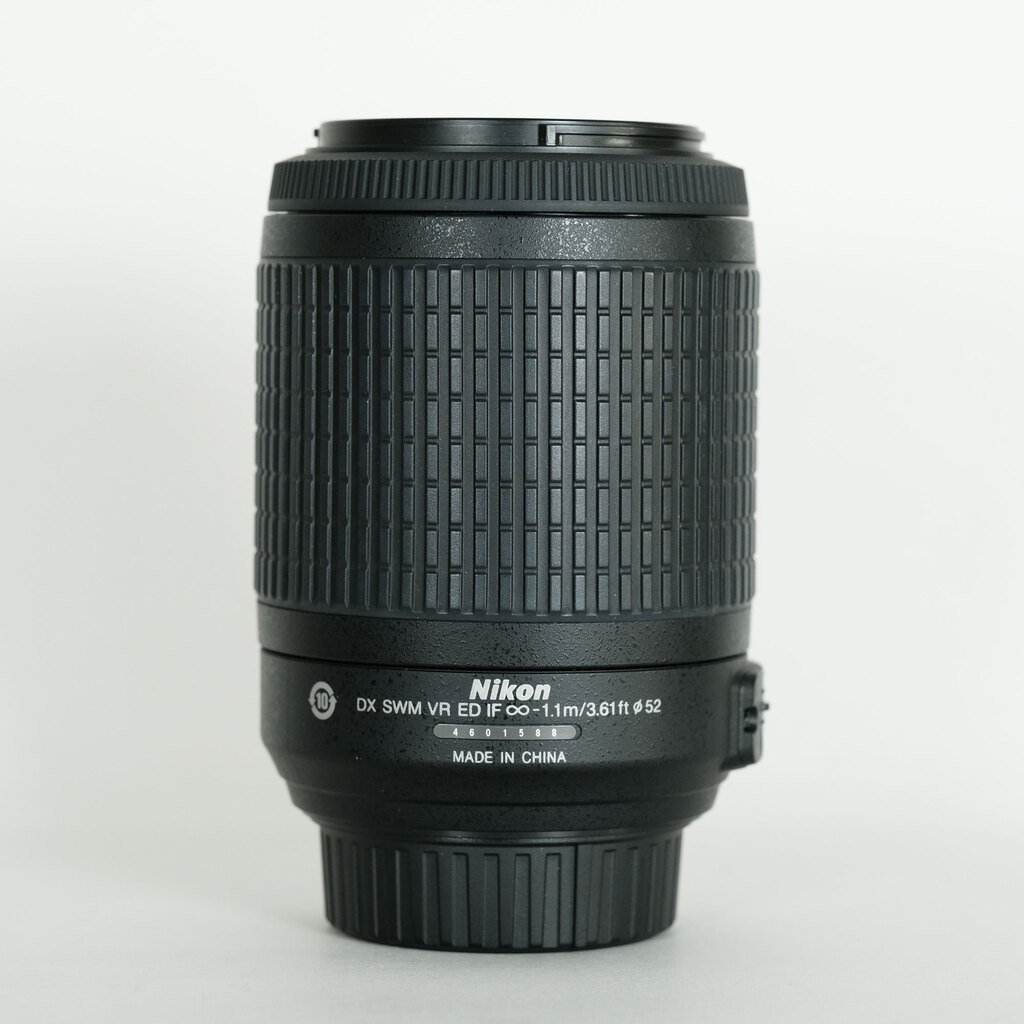 Nikon AF-S DX VR Zoom-Nikkor 55-200mm F4-5.6G IF-ED Nikon AF-S DX VR Zoom-Nikkor 55-200mm F4-5.6G IF-ED
