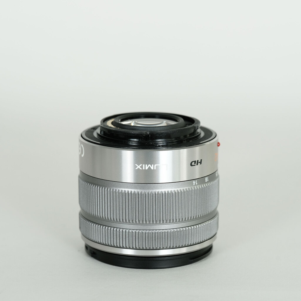 Panasonic LUMIX G VARIO 14-42mm F3.5-5.6II ASPH. MEGA O.I.S.  シルバー    H-FS1442A-S Panasonic LUMIX G VARIO 14-42mm F3.5-5.6II ASPH. MEGA O.I.S.  シルバー    H-FS1442A-S