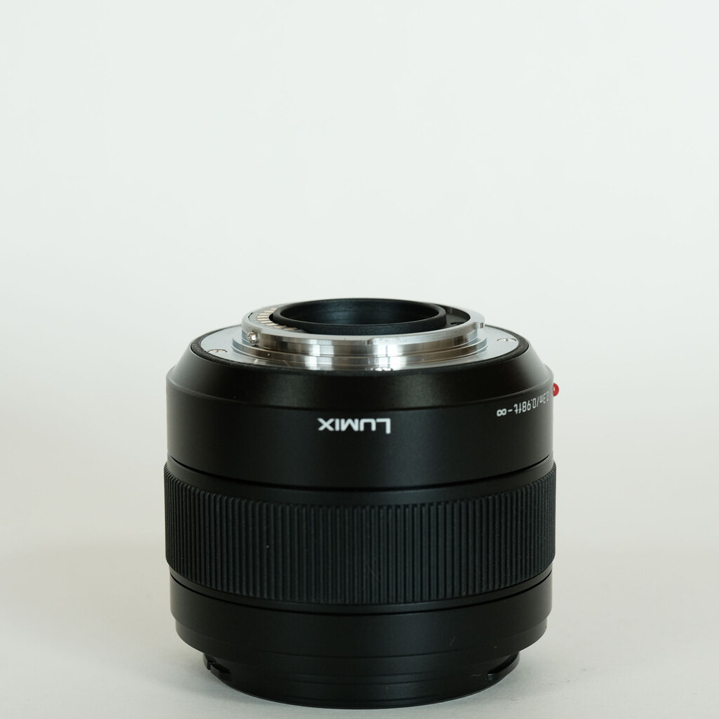 Panasonic LEICA DG SUMMILUX 25mm/F1.4 II ASPH. Panasonic LEICA DG SUMMILUX 25mm/F1.4 II ASPH.