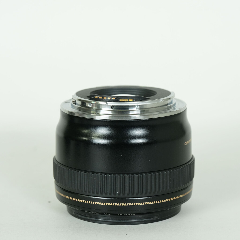 Canon EF28mm F1.8 USM Canon EF28mm F1.8 USM