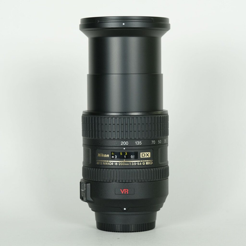 Nikon AF-S DX VR Zoom-Nikkor 18-200mm F3.5-5.6G IF-ED Nikon AF-S DX VR Zoom-Nikkor 18-200mm F3.5-5.6G IF-ED
