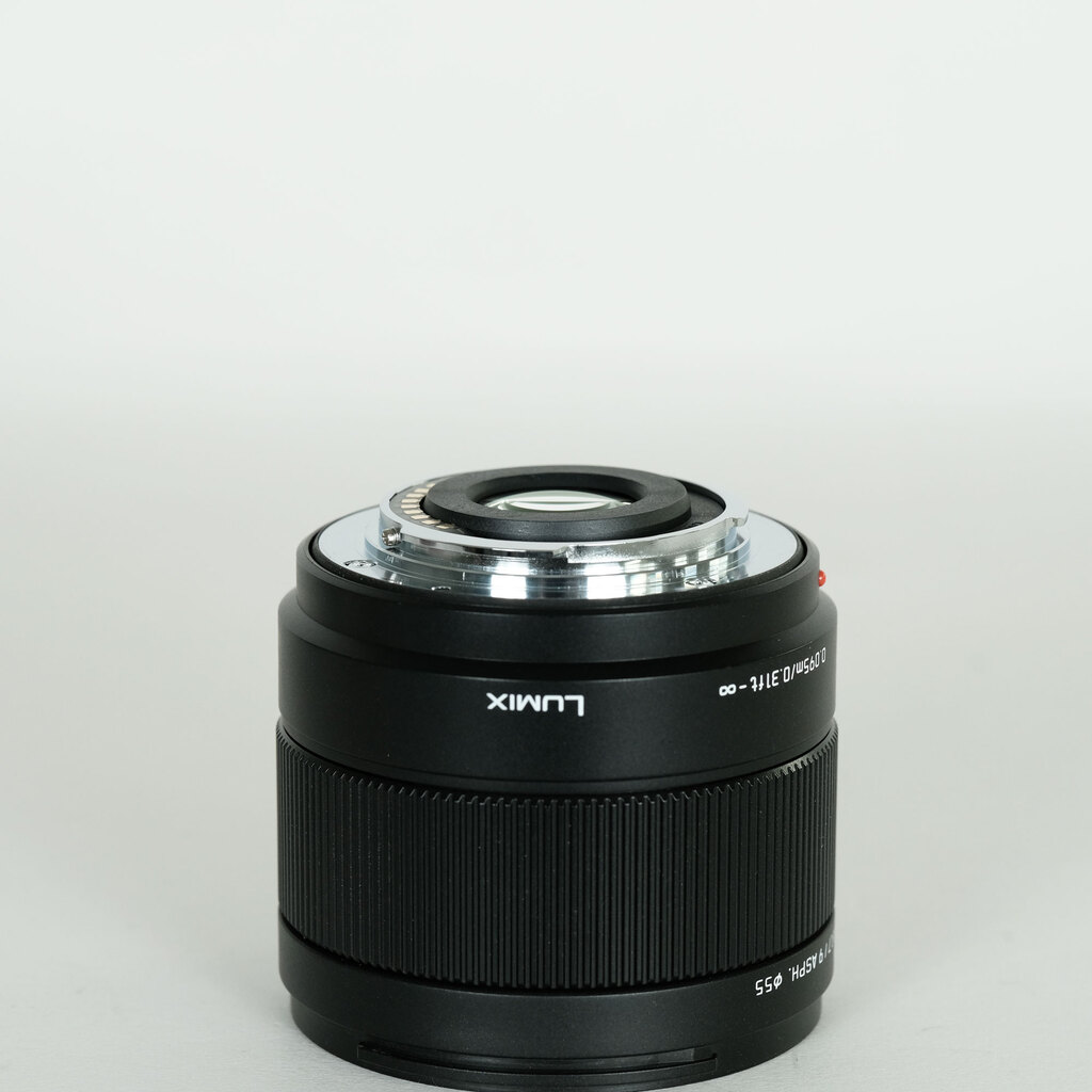 Panasonic LEICA DG SUMMILUX 9mm / F1.7 ASPH. Panasonic LEICA DG SUMMILUX 9mm / F1.7 ASPH.