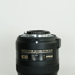 Nikon AF-S DX Micro NIKKOR 40mm f/2.8G Nikon AF-S DX Micro NIKKOR 40mm f/2.8G