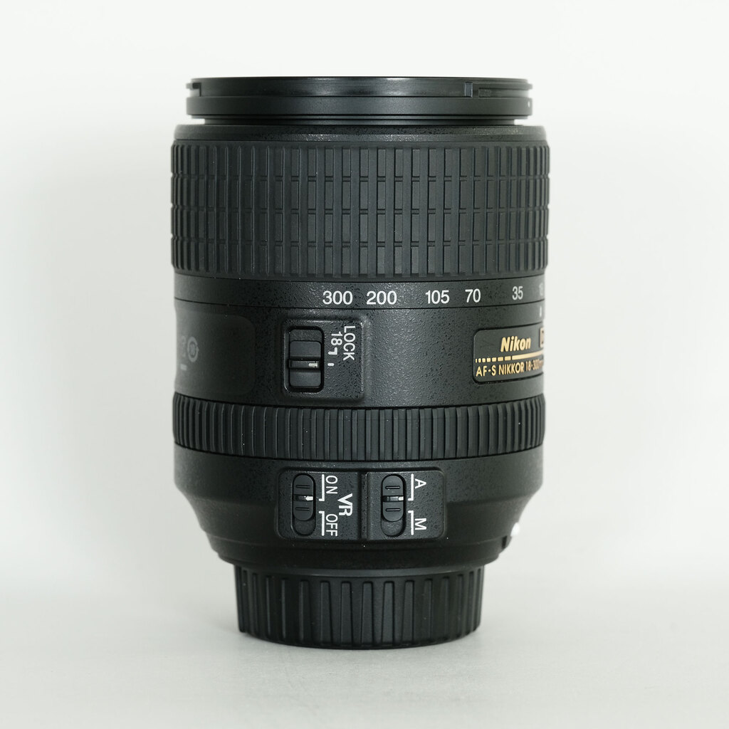 Nikon AF-S DX NIKKOR 18-300mm f/3.5-6.3G ED VR Nikon AF-S DX NIKKOR 18-300mm f/3.5-6.3G ED VR